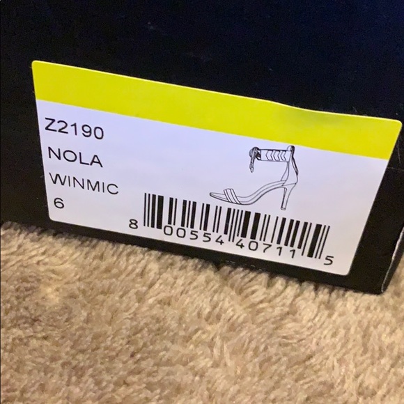 Women Heels - Picture 4 of 4